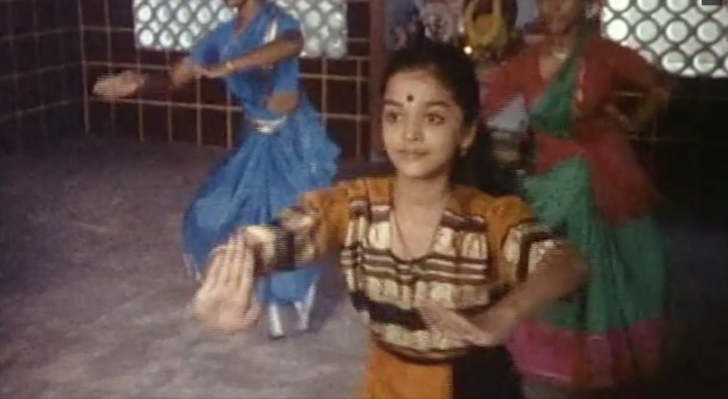 REGARD 394 - danse indienne - RLHD.TV